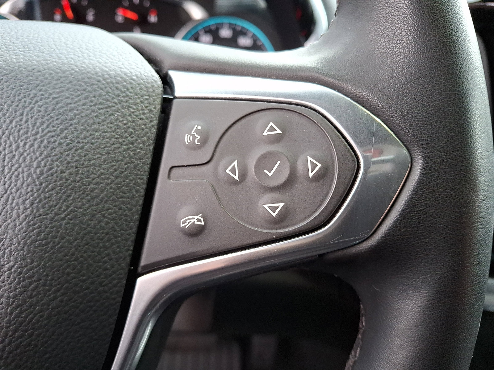 Certified 2023 Chevrolet Traverse LT image 24