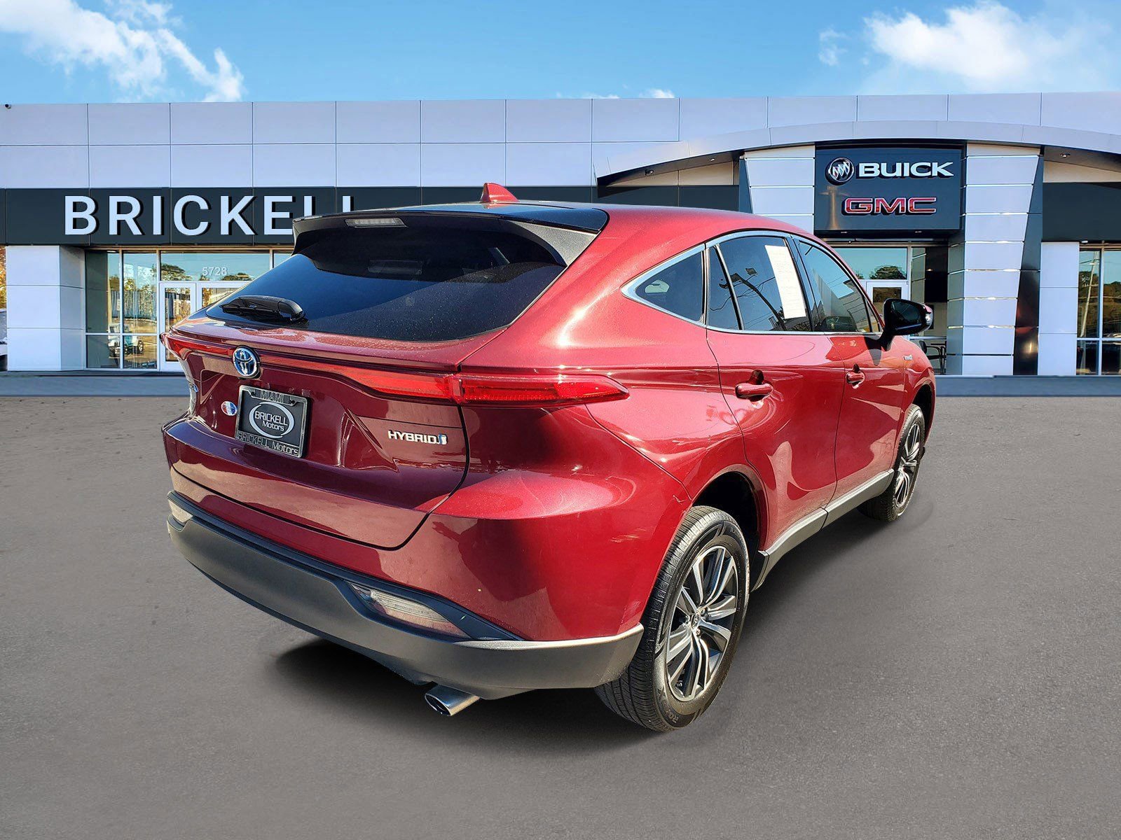 Used 2021 Toyota Venza LE image 3