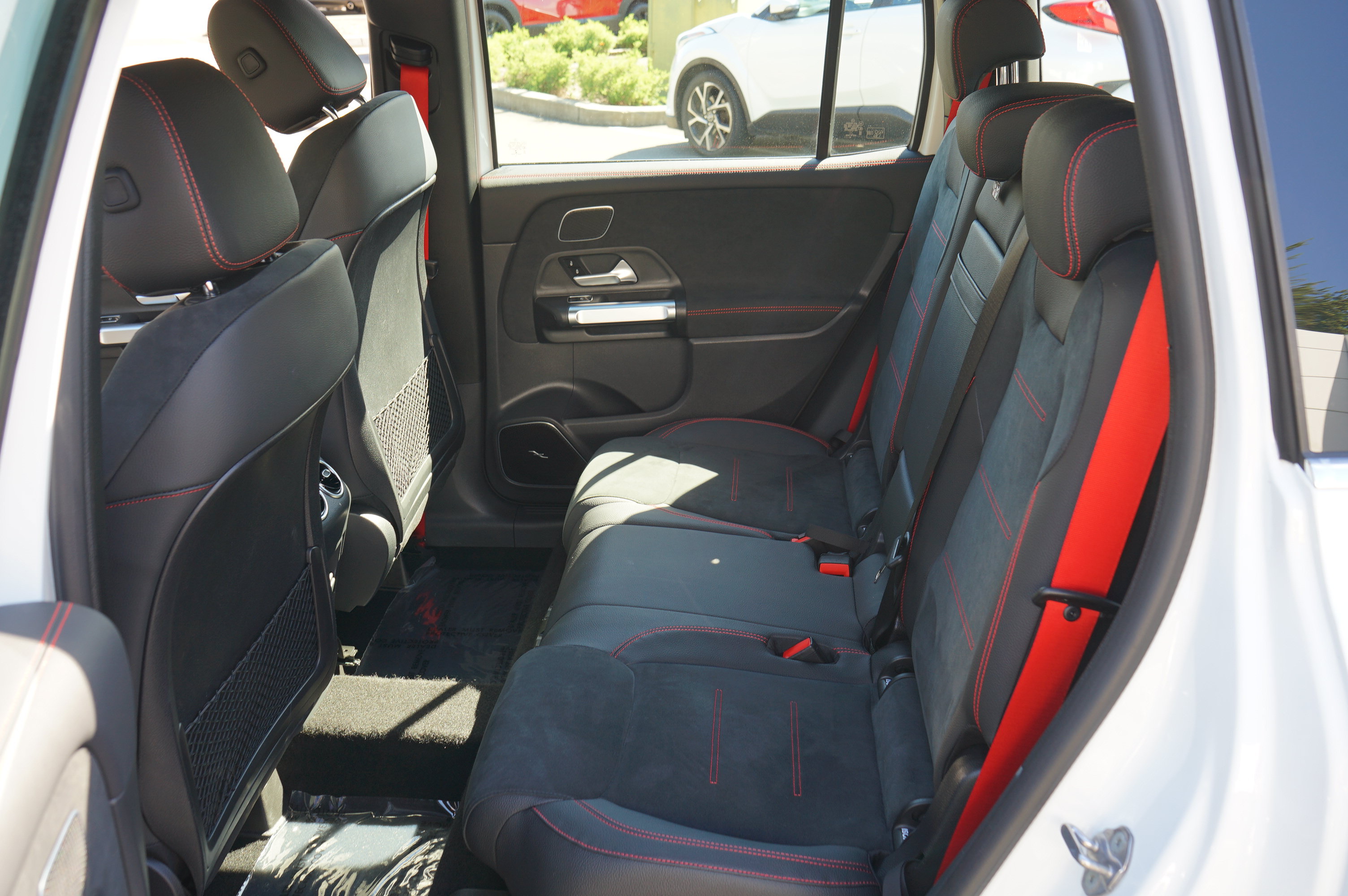 Used 2023 Mercedes-Benz GLB 35 AMG 4MATIC w/ Premium Package image 21