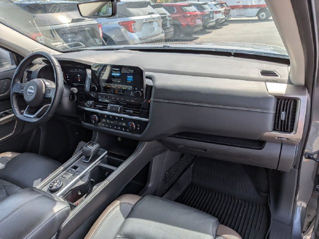 Used 2024 Nissan Pathfinder Platinum AWD/4WD image 24