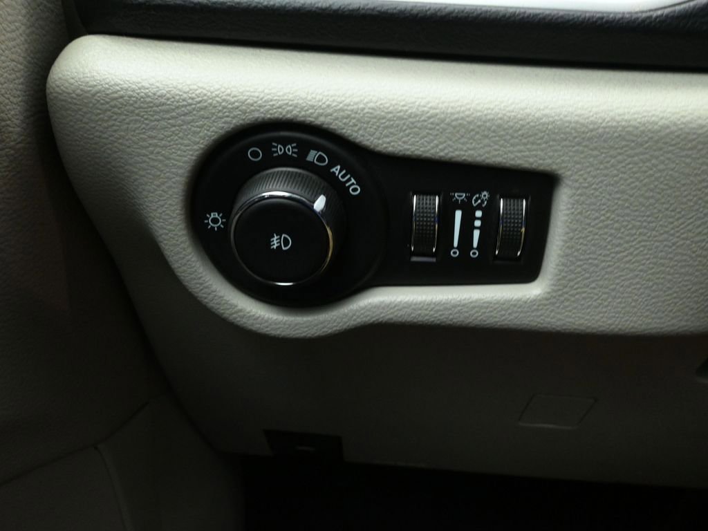 Used 2022 Chrysler Pacifica Touring-L image 20