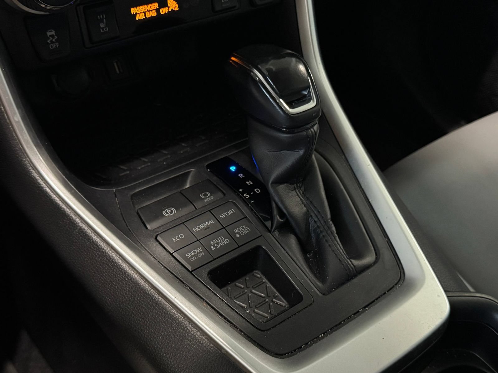 Used 2020 Toyota RAV4 XLE Premium AWD/4WD image 25