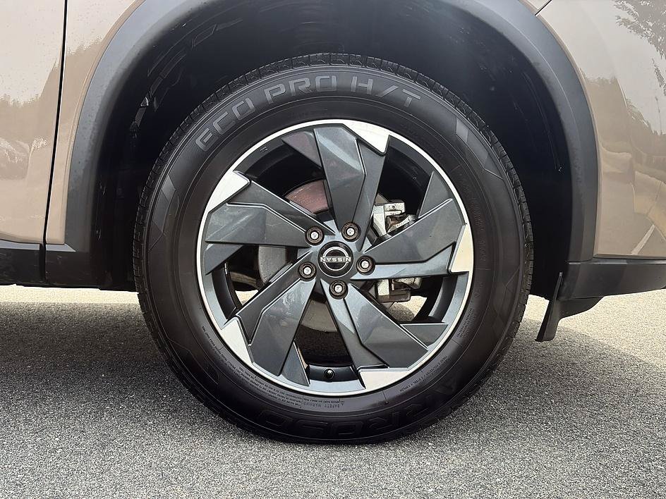 Certified 2025 Nissan Rogue SV AWD/4WD image 12
