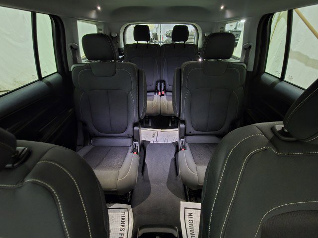 Used 2023 Jeep Grand Cherokee L Laredo image 13