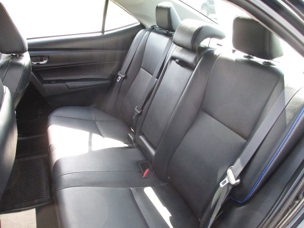 Used 2018 Toyota Corolla XSE image 19