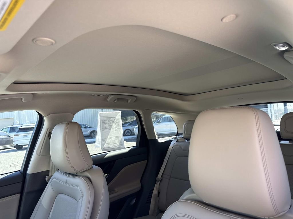 Used 2023 Lincoln Corsair Reserve w/ Equipment Group 202A image 33