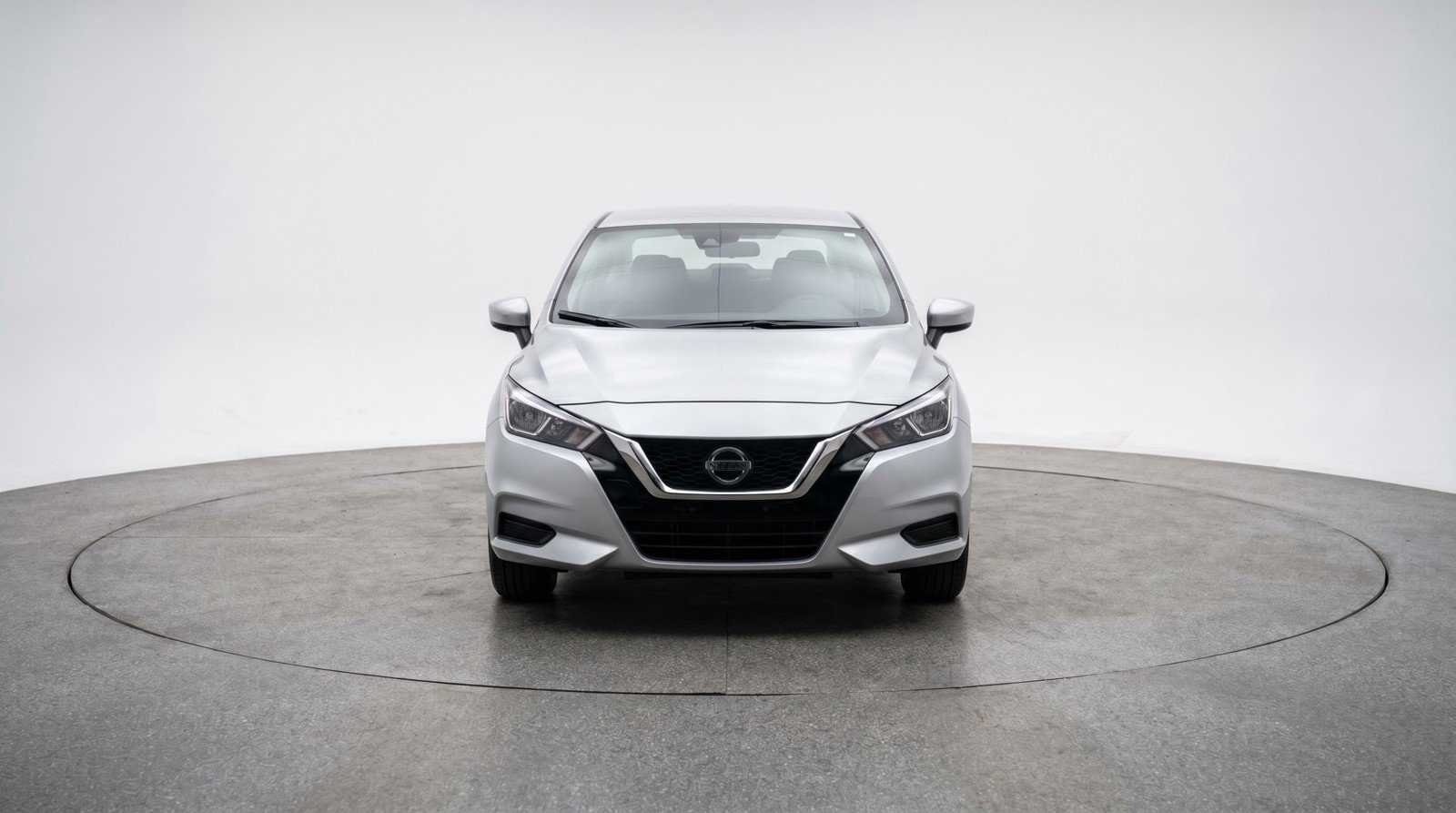 Used 2025 Nissan Versa SV image 2