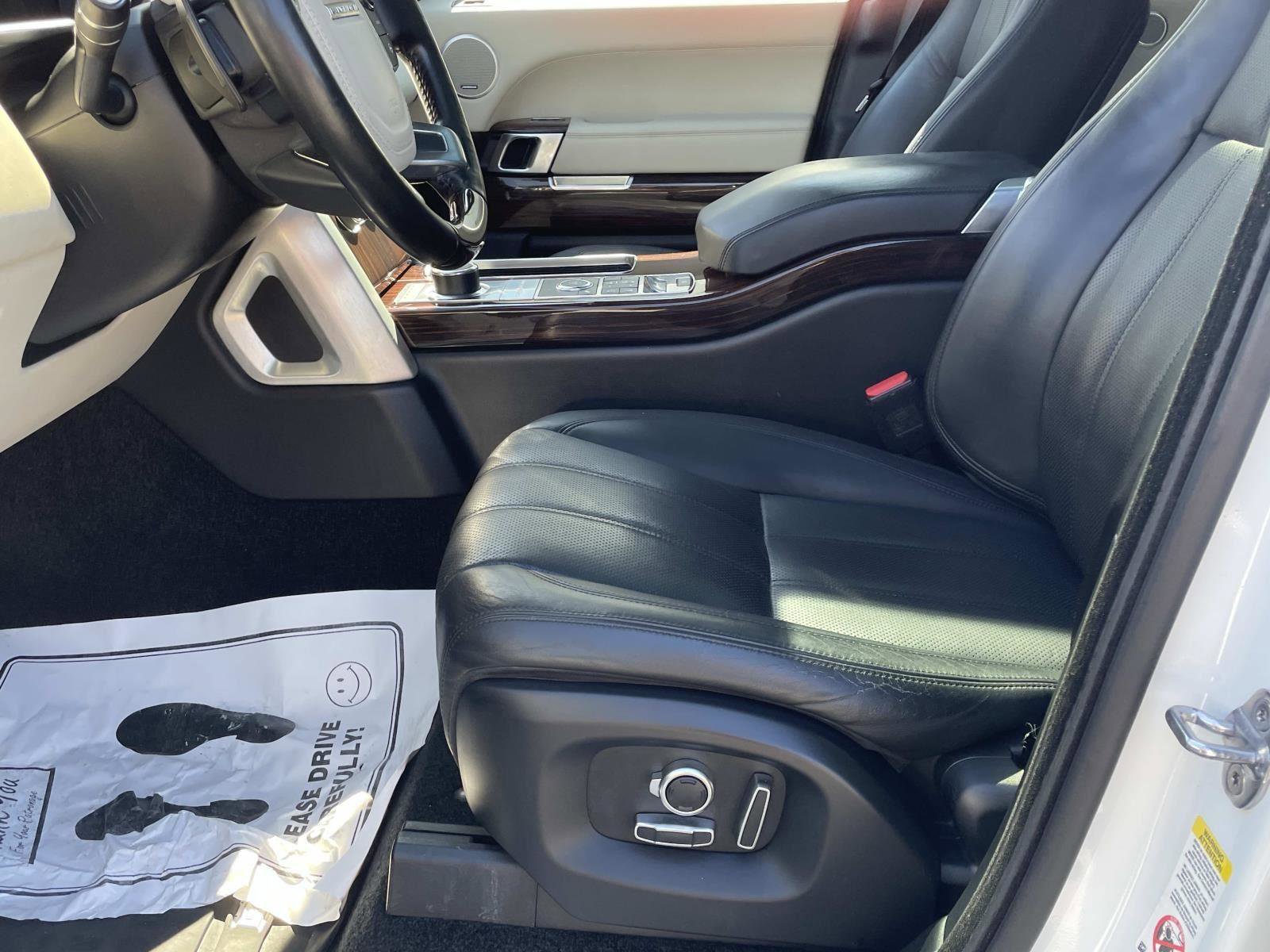 Used 2016 Land Rover Range Rover HSE image 17