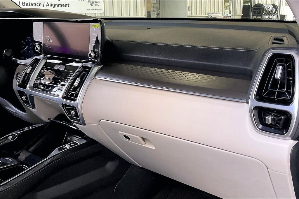 Used 2023 Kia Sorento SX Prestige image 24