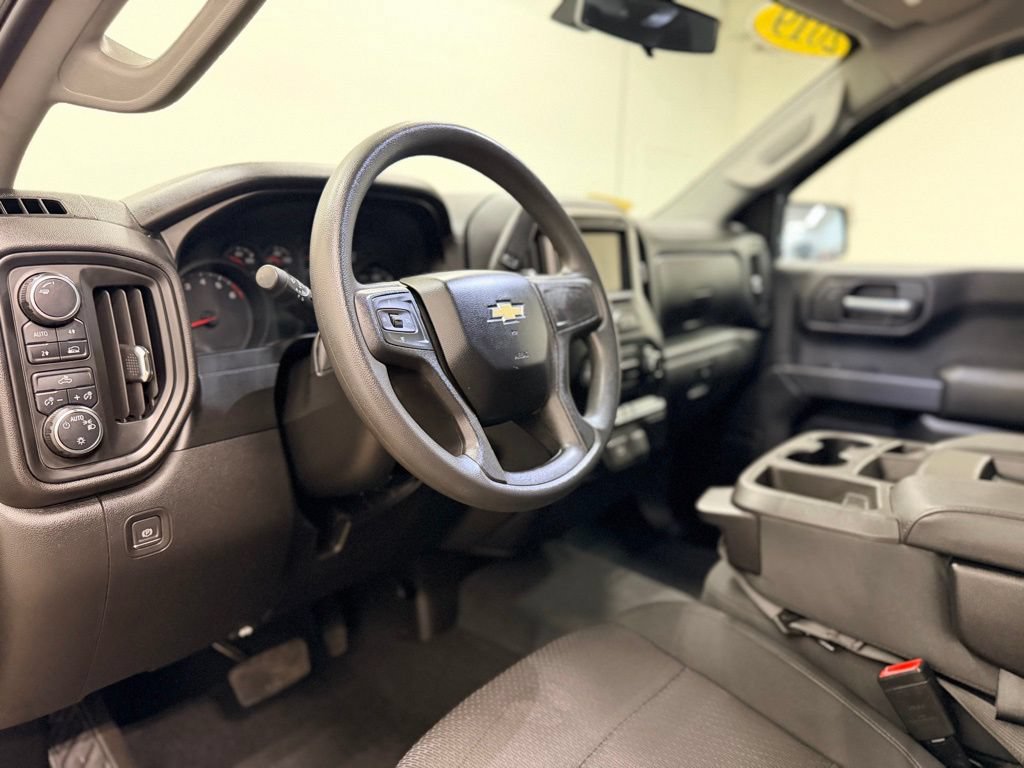 Used 2019 Chevrolet Silverado 1500 Custom w/ Custom Value Package AWD/4WD image 11