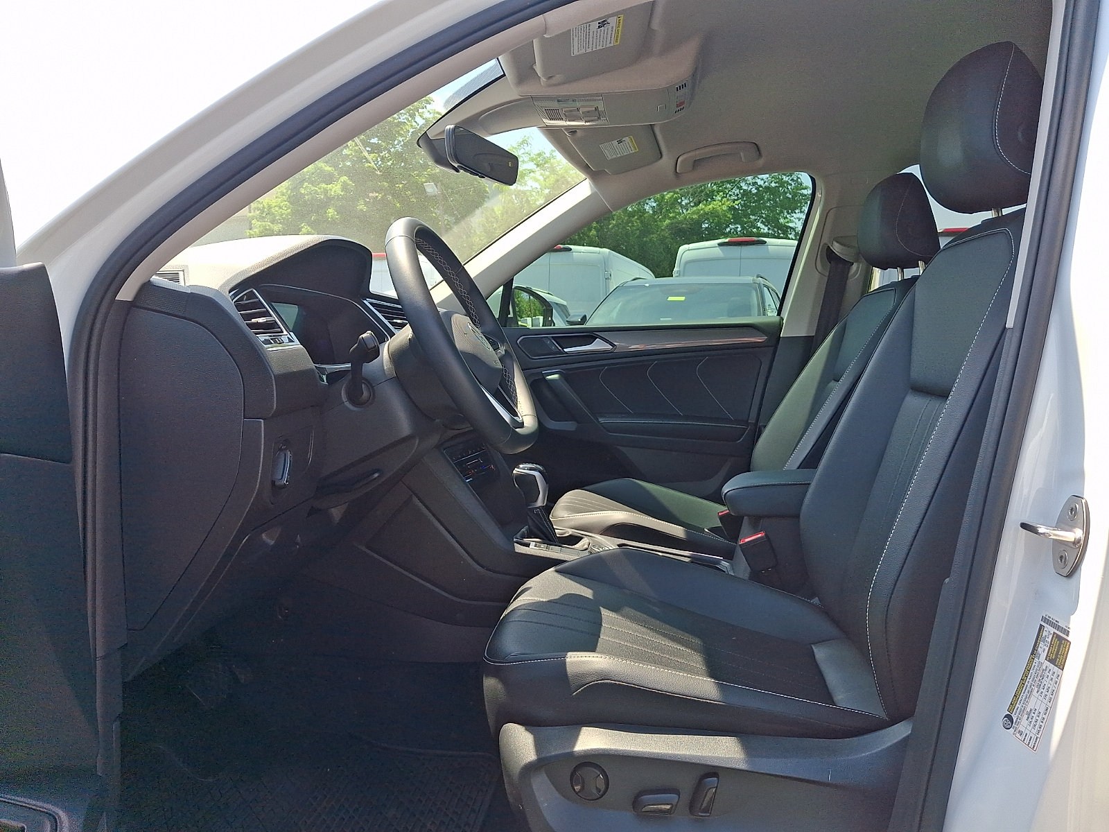 Used 2024 Volkswagen Tiguan SE AWD/4WD image 14