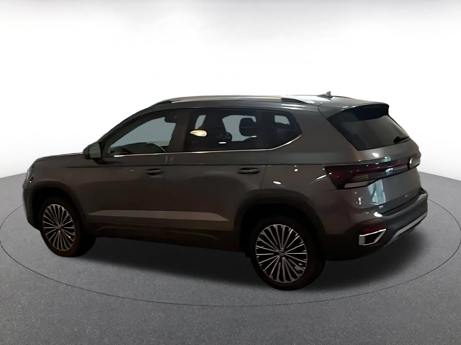 Used 2026 Volkswagen Taos SE FWD image 10