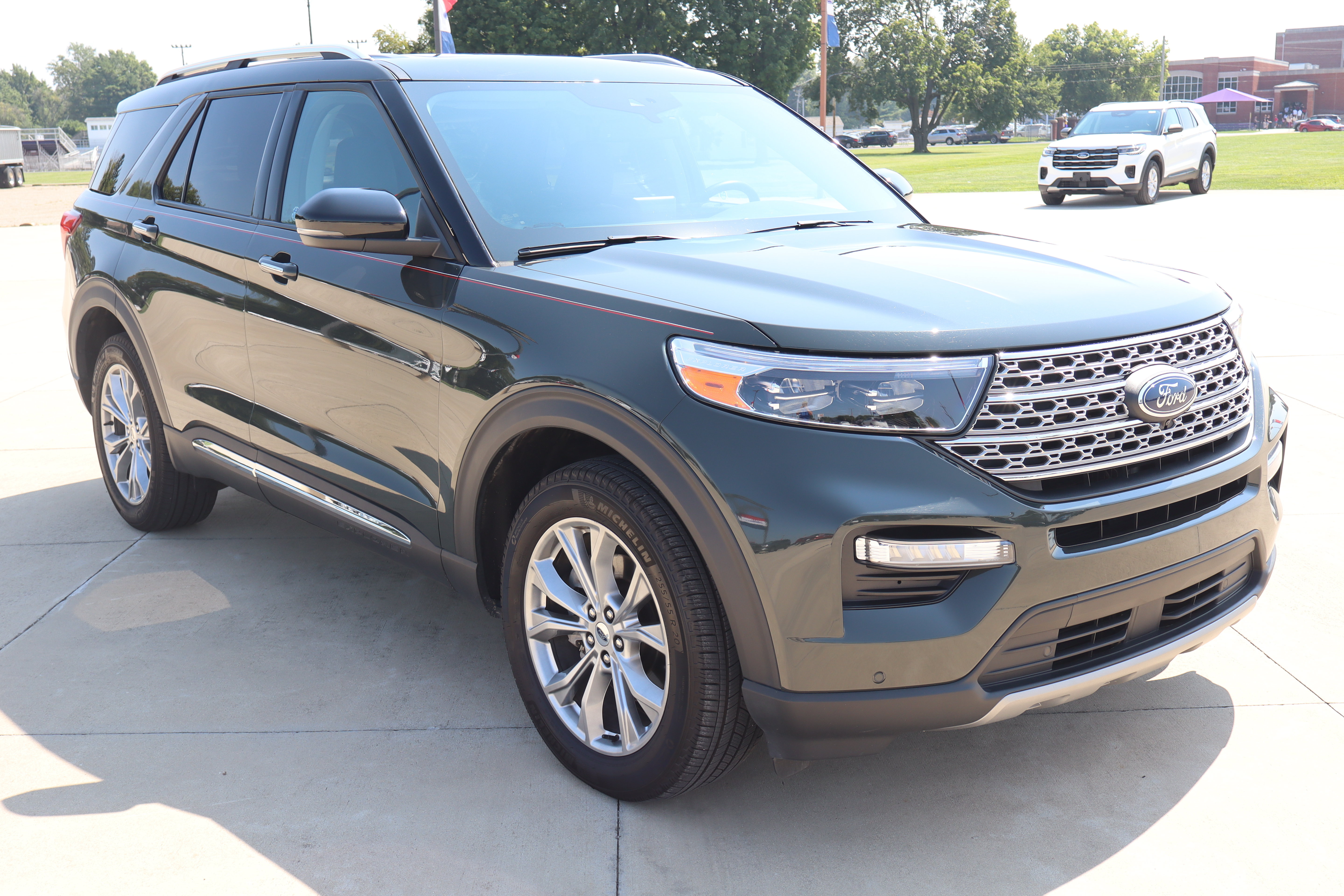 Used 2024 Ford Explorer Limited w/ Limited Technology Package AWD/4WD image 3