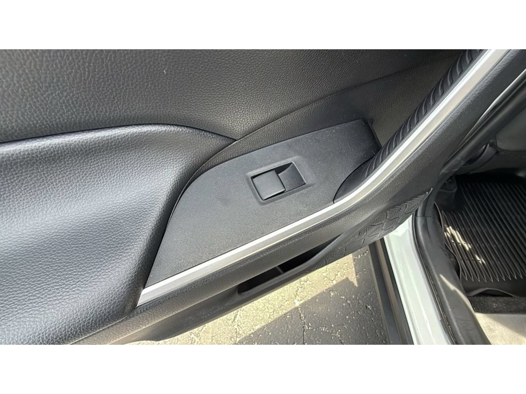 Certified 2025 Toyota RAV4 LE AWD/4WD image 33