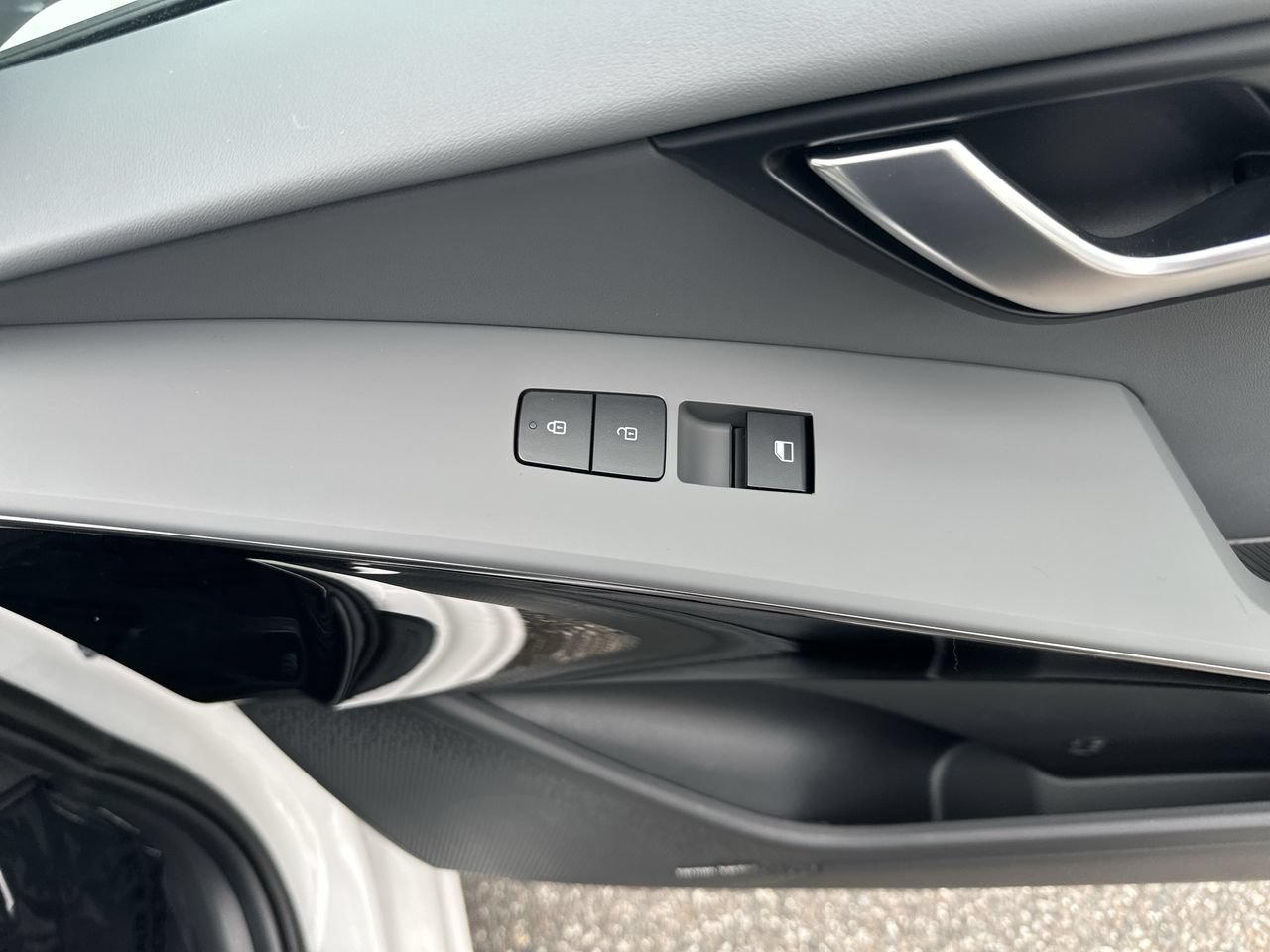 New 2026 Kia Niro EX FWD image 13