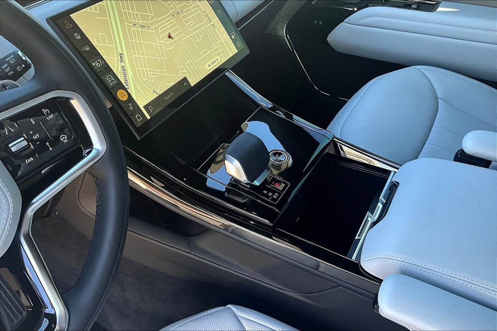 Used 2026 Land Rover Range Rover Sport SE image 14