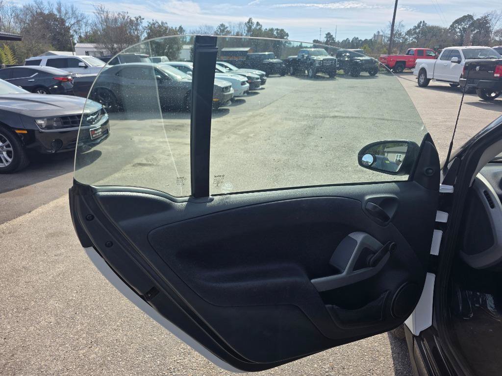 Used 2015 smart fortwo pure RWD image 6