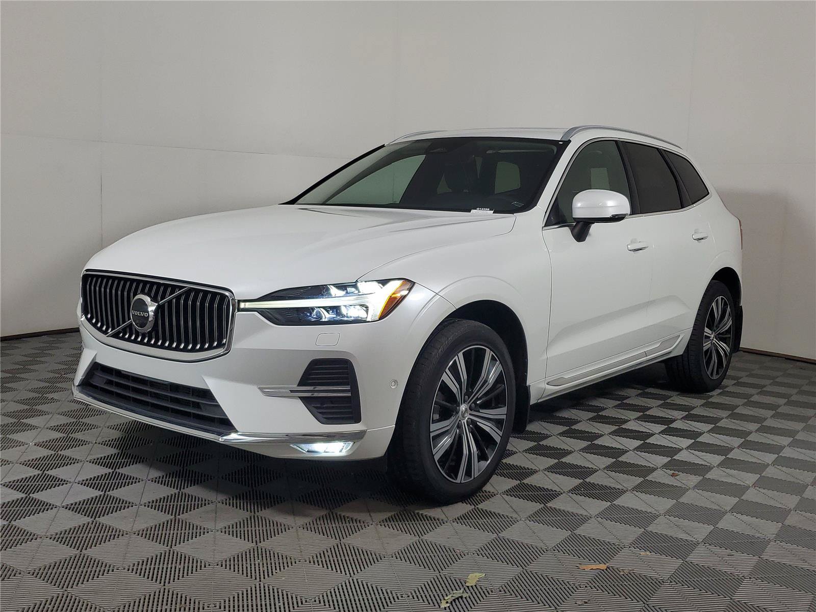 Certified 2023 Volvo XC60 B5 Plus w/ Protection Package Premier FWD image 3