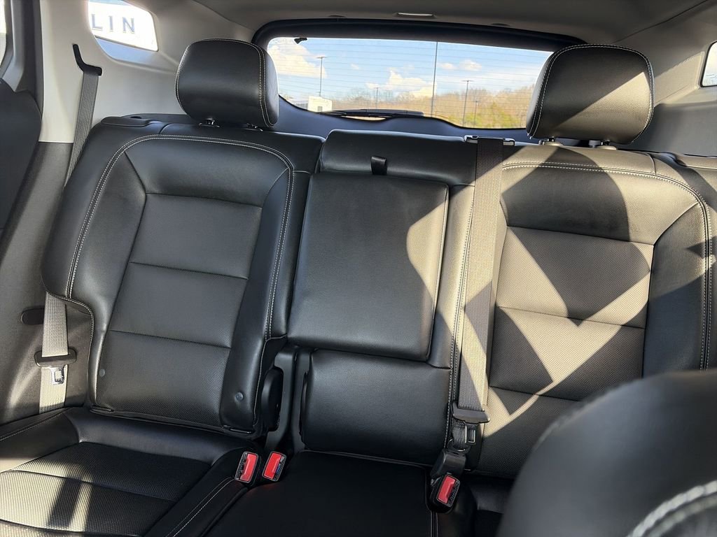 Used 2023 GMC Terrain SLT w/ Elevation Edition image 21