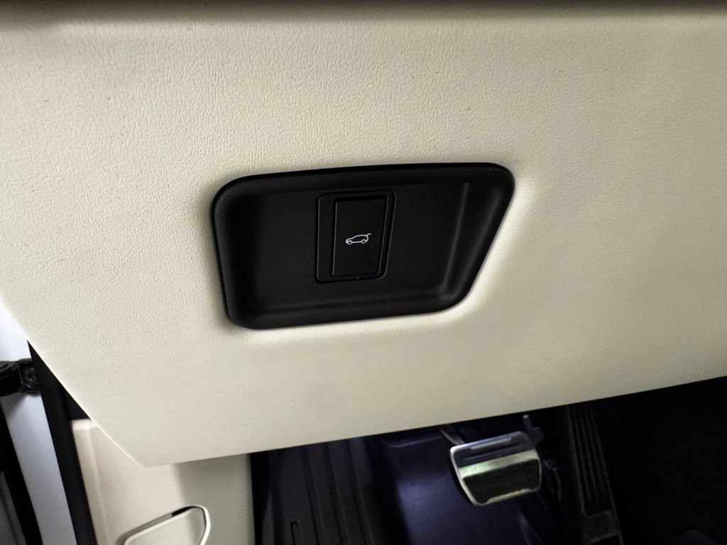 Used 2023 Land Rover Range Rover SE image 27