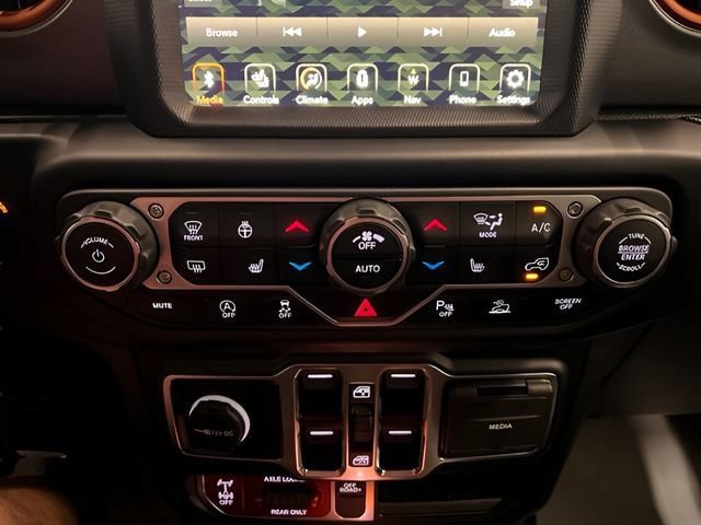 Used 2023 Jeep Gladiator Mojave w/ Cold Weather Group AWD/4WD image 23