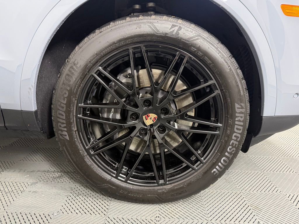 Certified 2025 Porsche Cayenne Coupe image 14