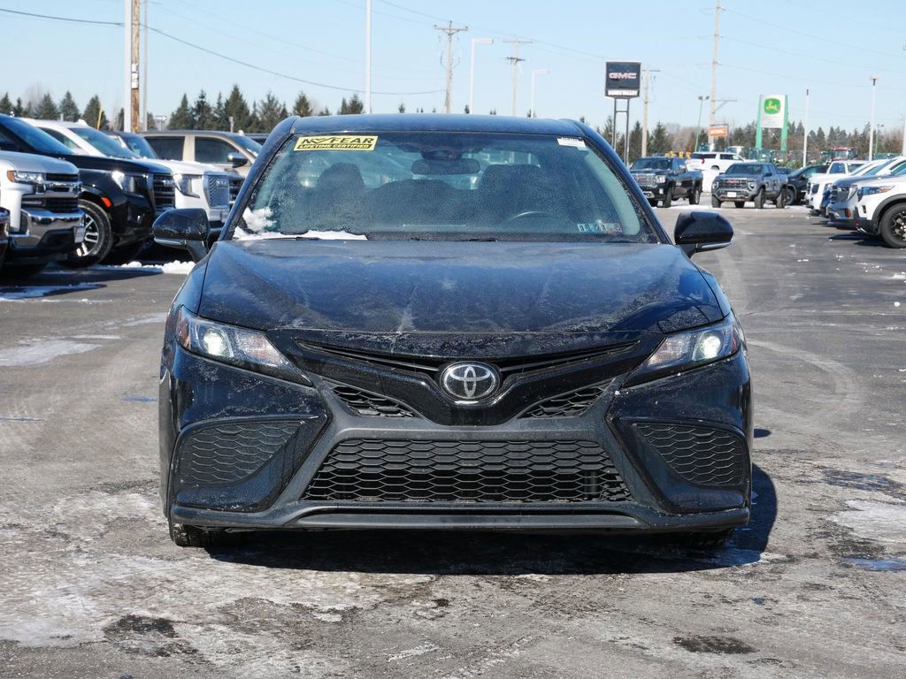 Used 2024 Toyota Camry SE image 2