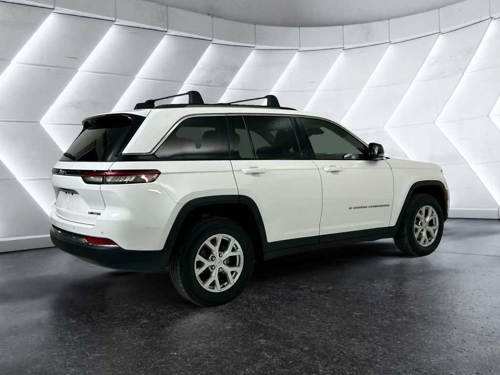 Used 2023 Jeep Grand Cherokee Limited w/ Luxury Tech Group II AWD/4WD image 4