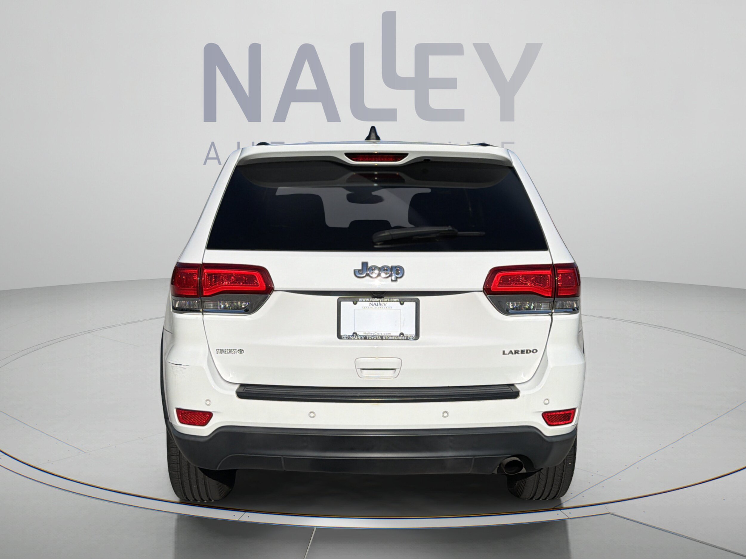 Used 2017 Jeep Grand Cherokee Laredo RWD image 4