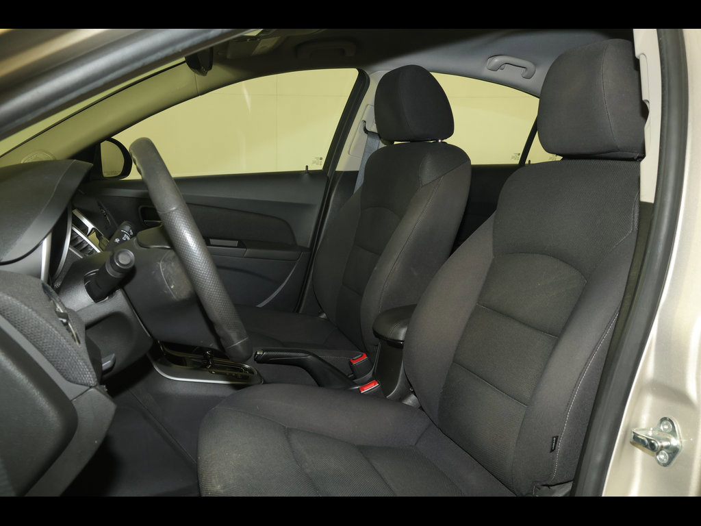 Used 2016 Chevrolet Cruze LT FWD image 9