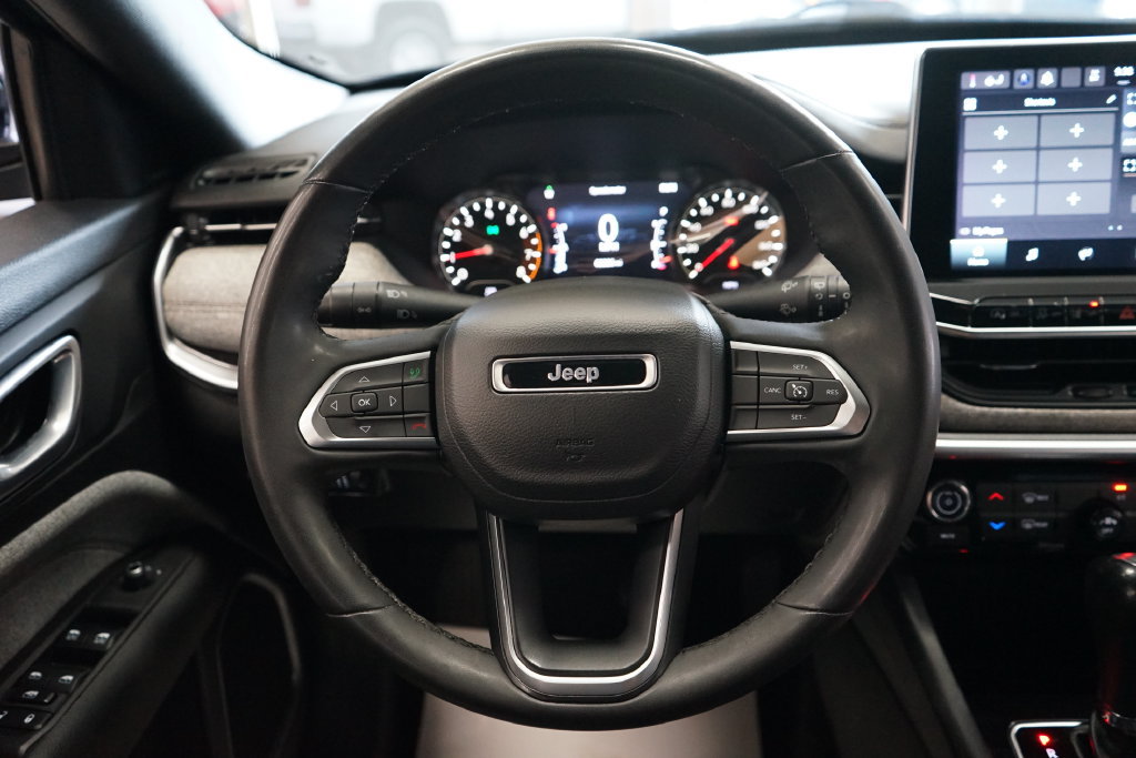 Used 2023 Jeep Compass Latitude AWD/4WD image 30