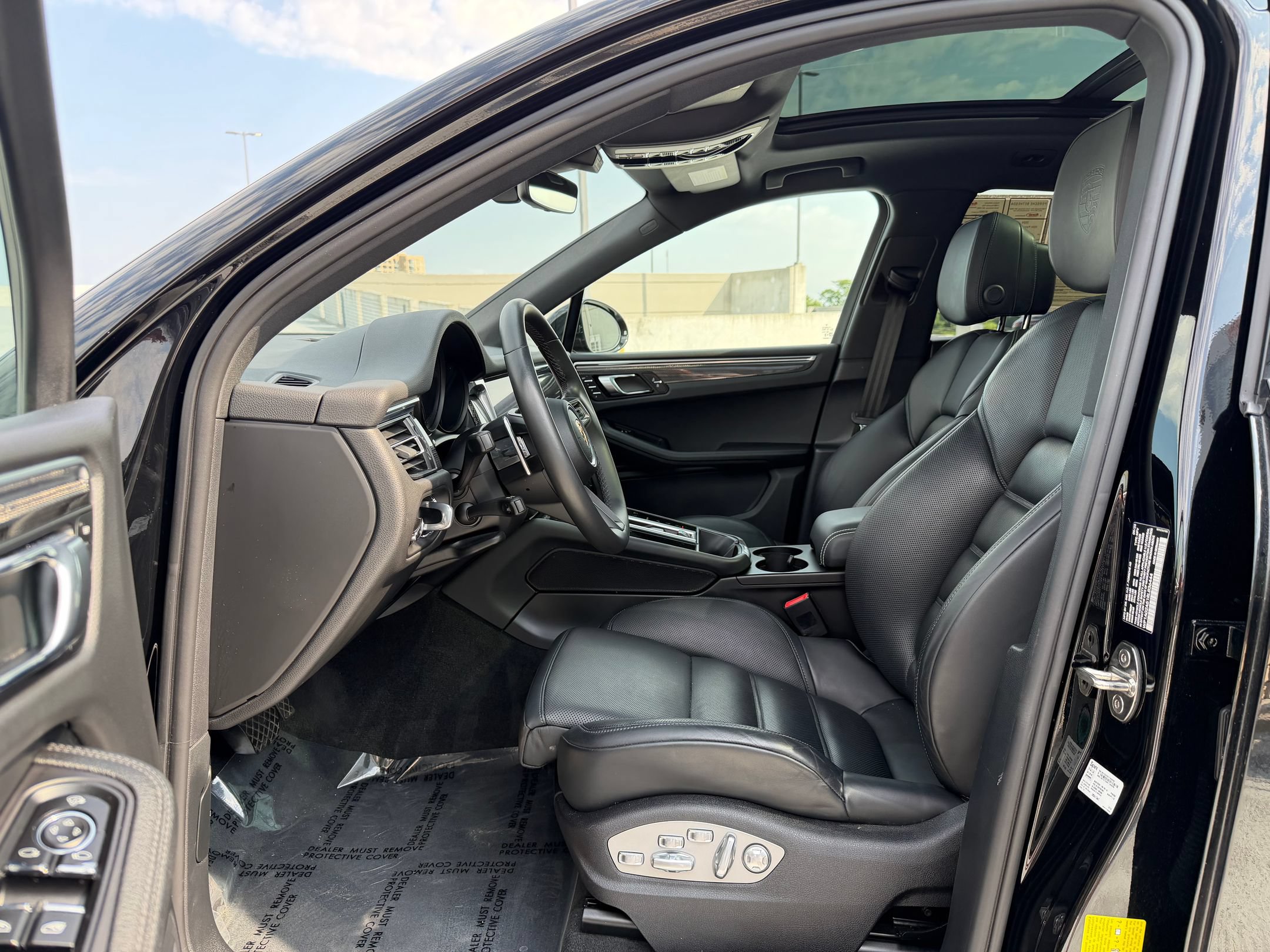 Certified 2024 Porsche Macan S AWD/4WD image 27
