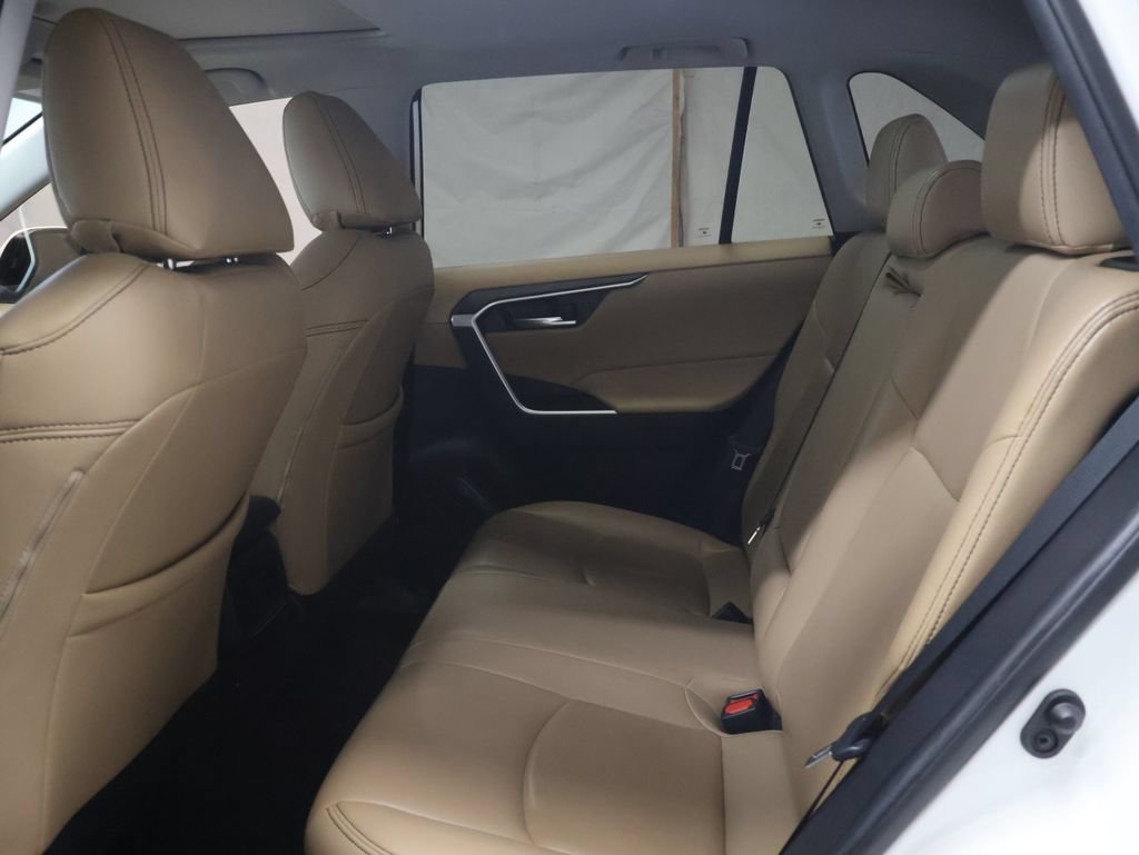 Used 2021 Toyota RAV4 XLE w/ Convenience Package FWD image 14