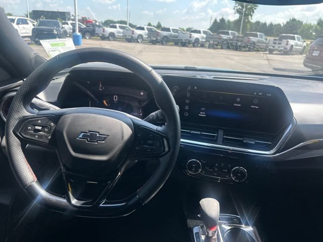 Used 2025 Chevrolet Trax RS w/ Driver Confidence Package FWD image 9