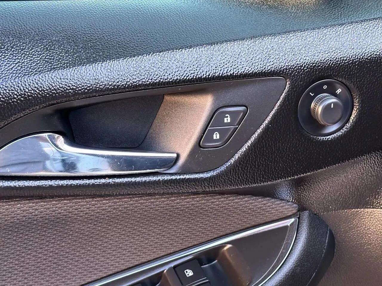 Used 2018 Chevrolet Cruze LT w/ Convenience Package image 42