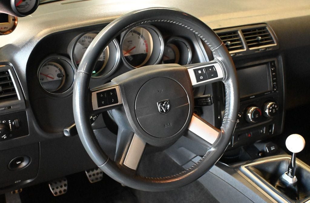 Used 2010 Dodge Challenger R/T RWD image 11