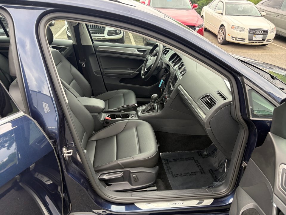 Used 2017 Volkswagen Golf Alltrack AWD/4WD image 30
