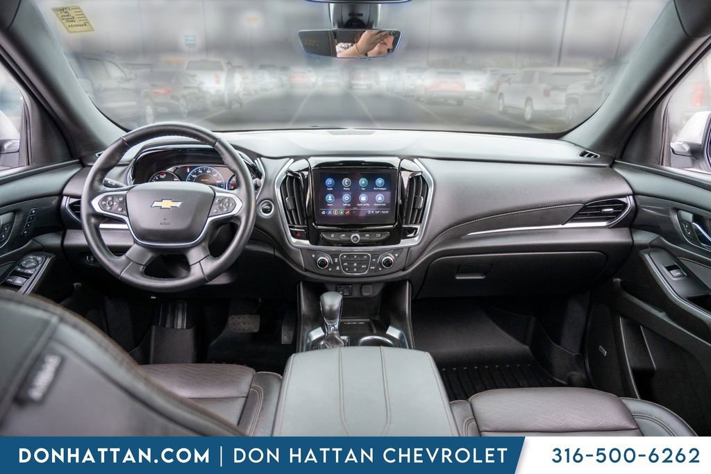 Used 2023 Chevrolet Traverse High Country image 3