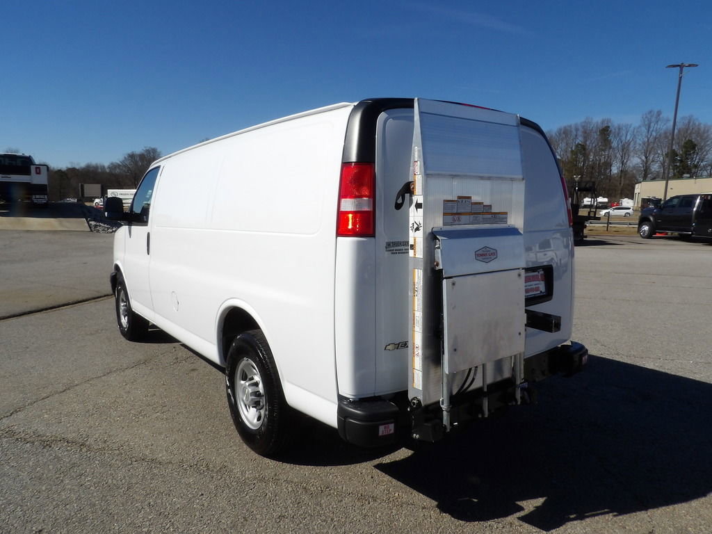 Used 2022 Chevrolet Express 3500 w/ Driver Convenience Package image 5