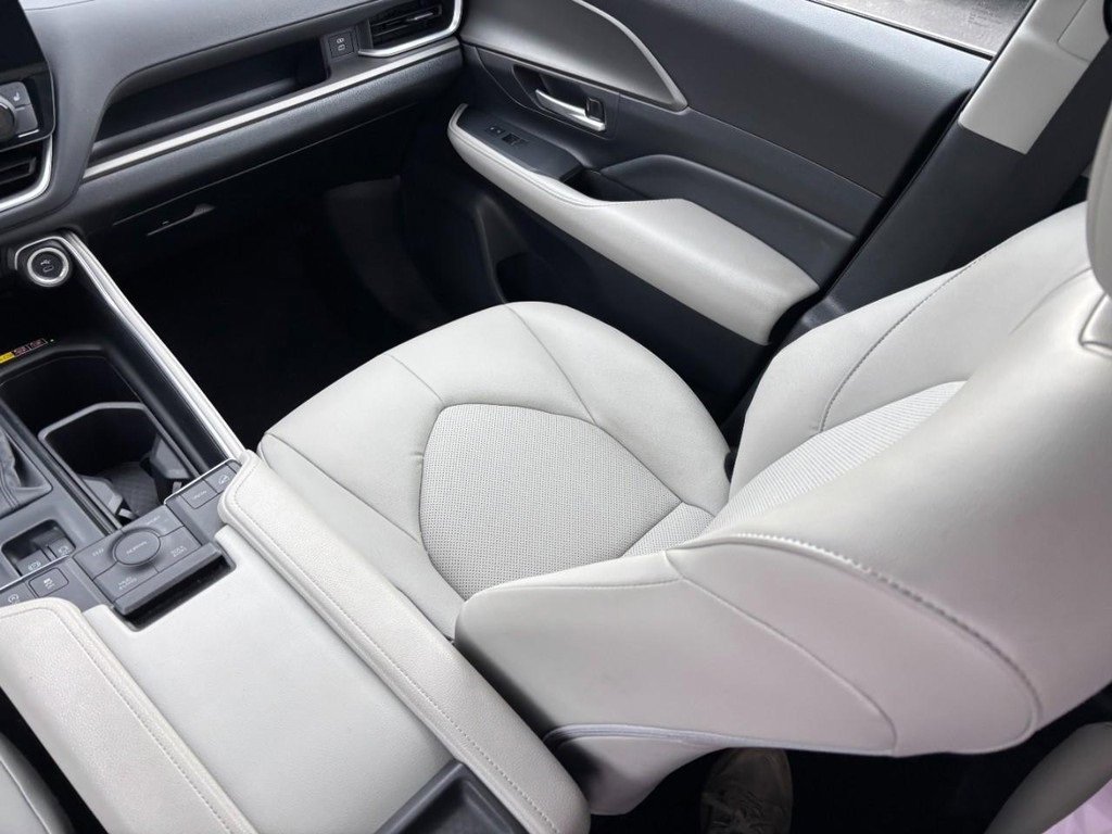Used 2025 Toyota Grand Highlander AWD image 23