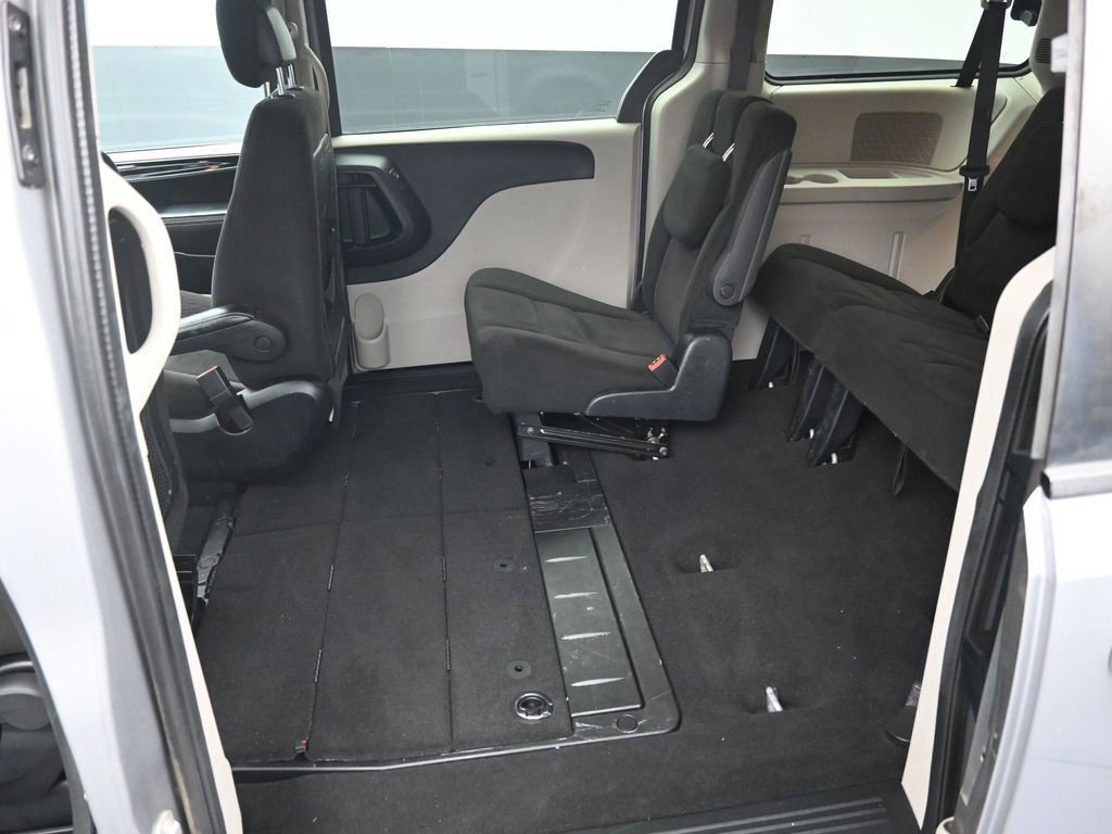 Used 2016 Dodge Grand Caravan SE FWD image 21