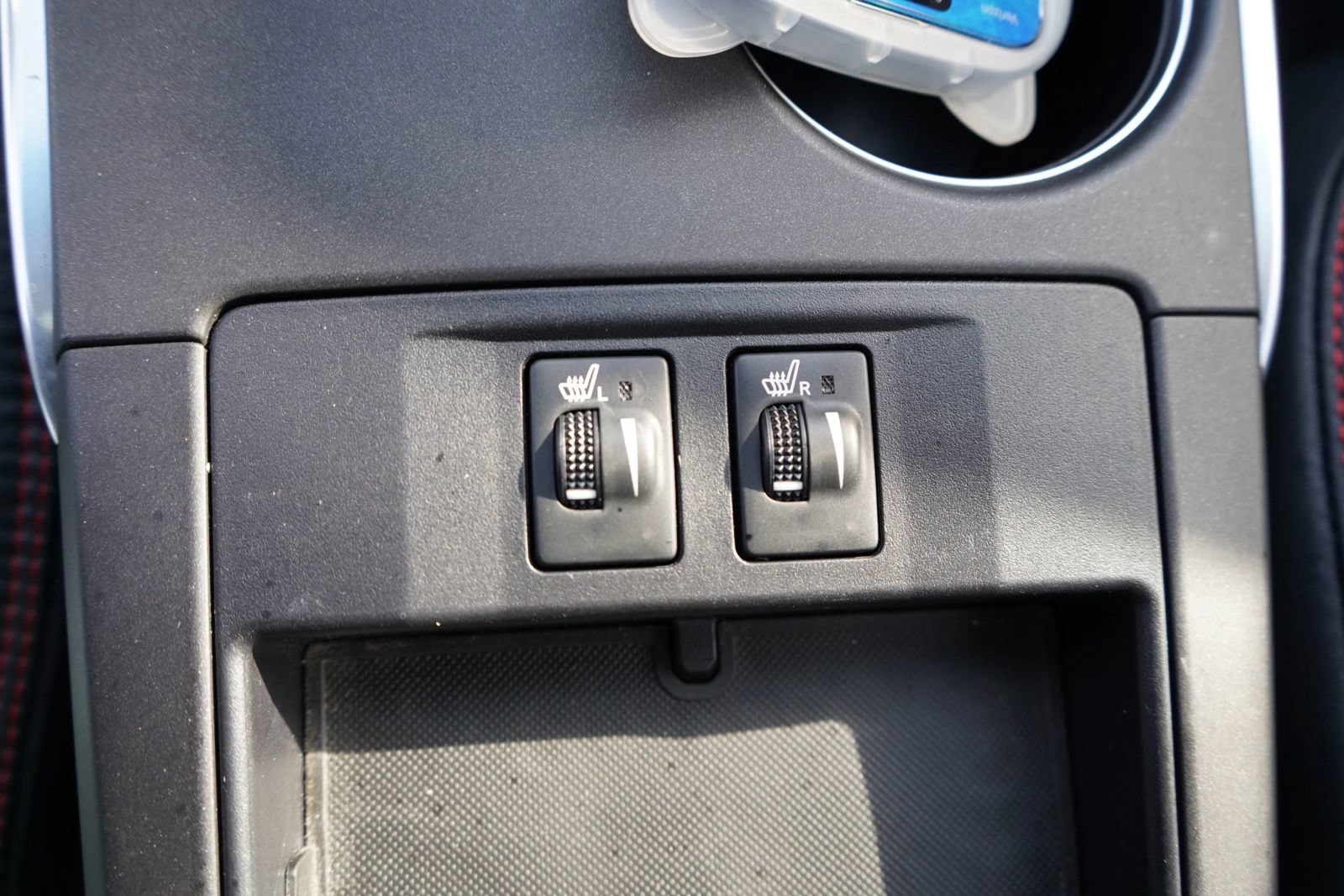 Used 2016 Toyota Camry XSE FWD image 13