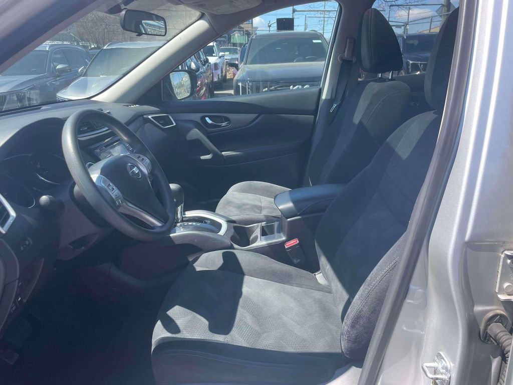 Used 2015 Nissan Rogue SV w/ SV Moonroof Package image 15