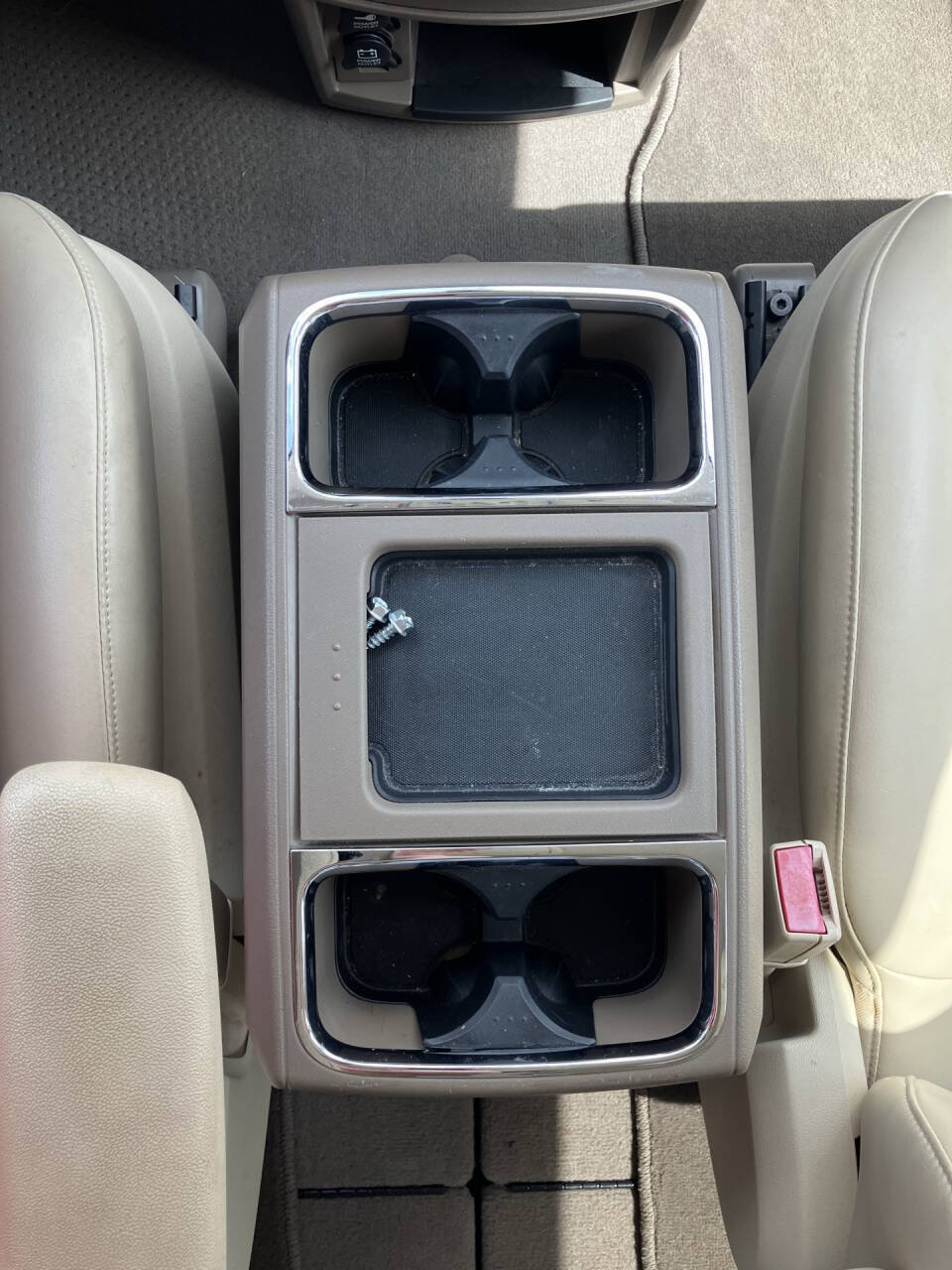 Used 2009 Chrysler Town & Country Limited w/ Entertainment Group #3 FWD image 14