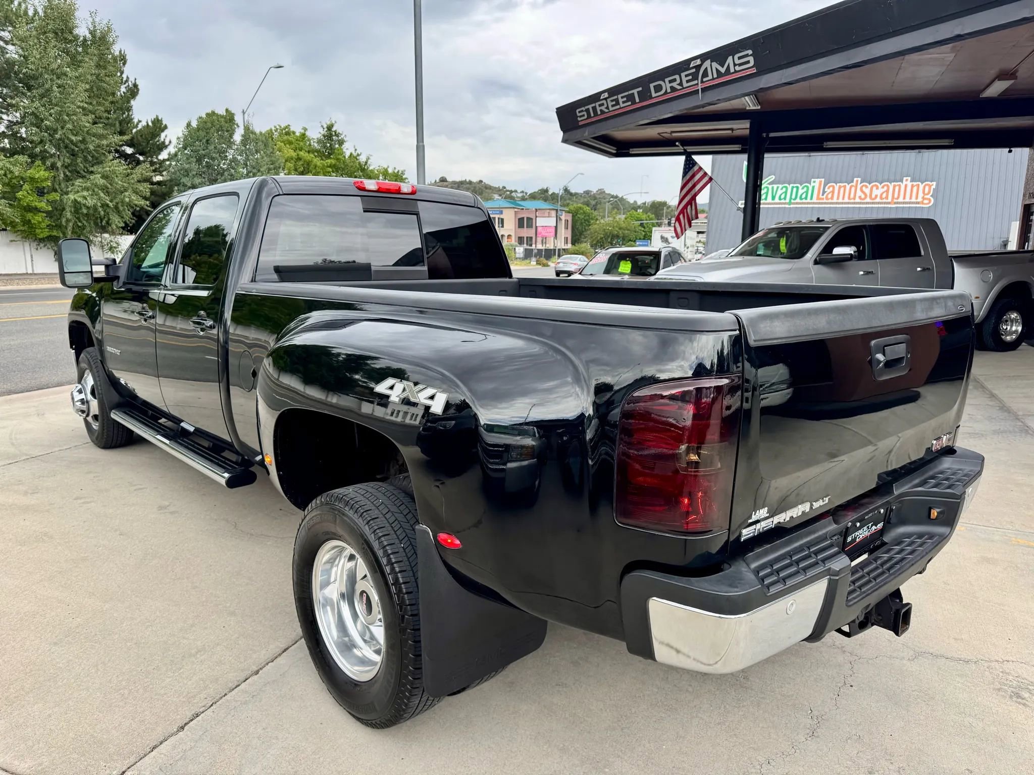 Used 2012 GMC Sierra 3500 SLT w/ SLT Convenience Package image 8