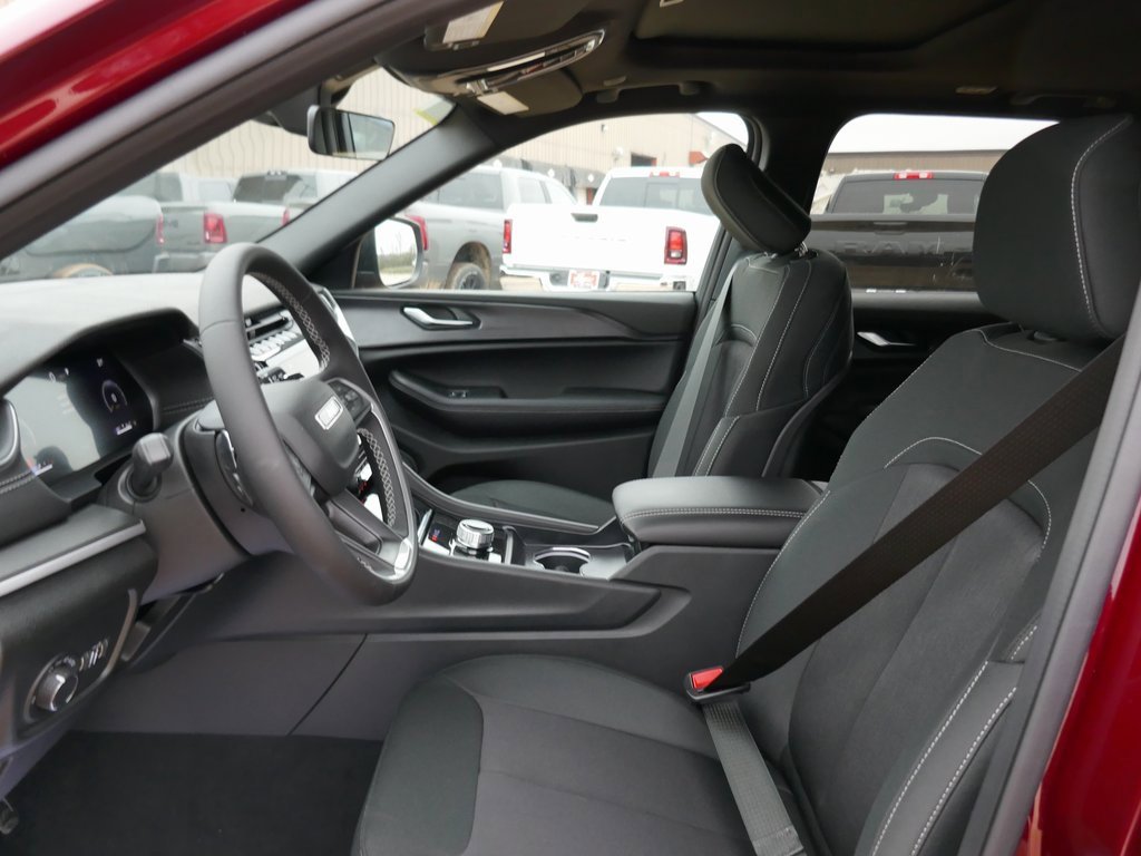 New 2025 Jeep Grand Cherokee Laredo X image 13