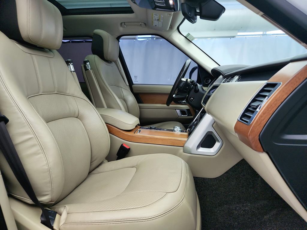 Used 2018 Land Rover Range Rover HSE image 36