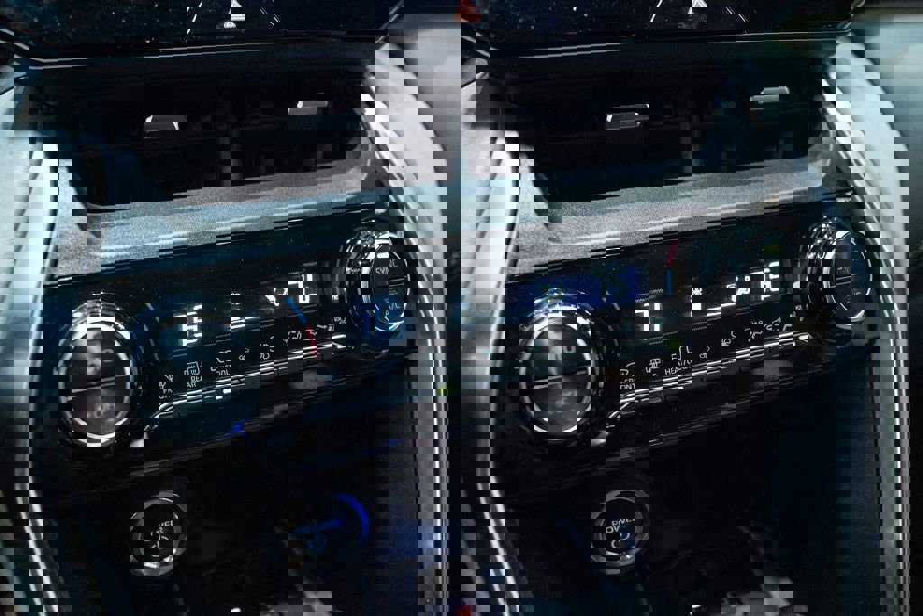 Used 2023 Toyota Venza LE image 26