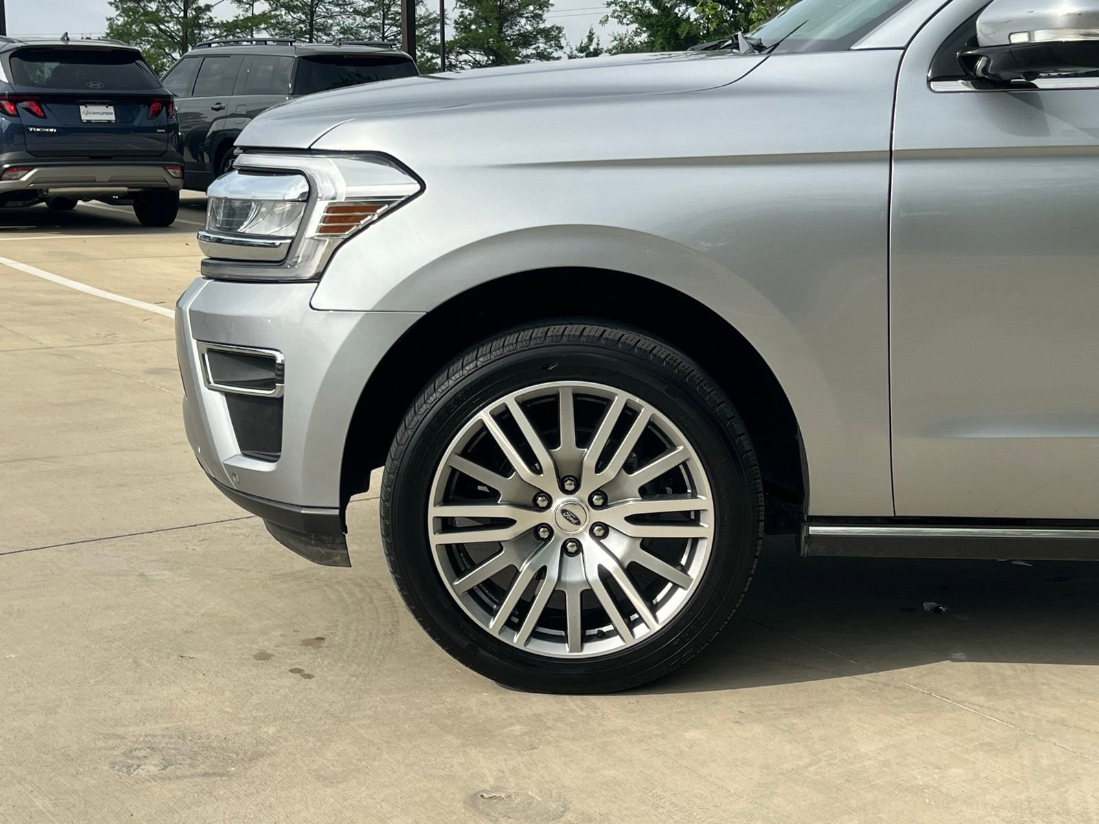 Used 2024 Ford Expedition Limited AWD/4WD image 8