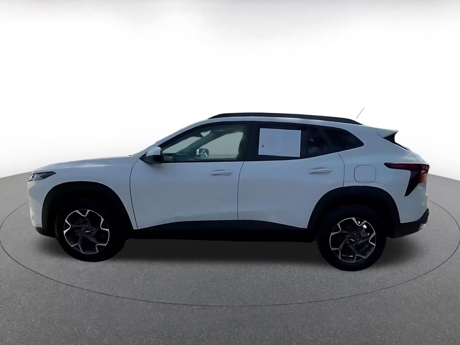 Used 2025 Chevrolet Trax LT image 9